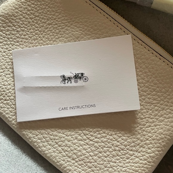 NWT Coach wristlet - Picture 6 of 7